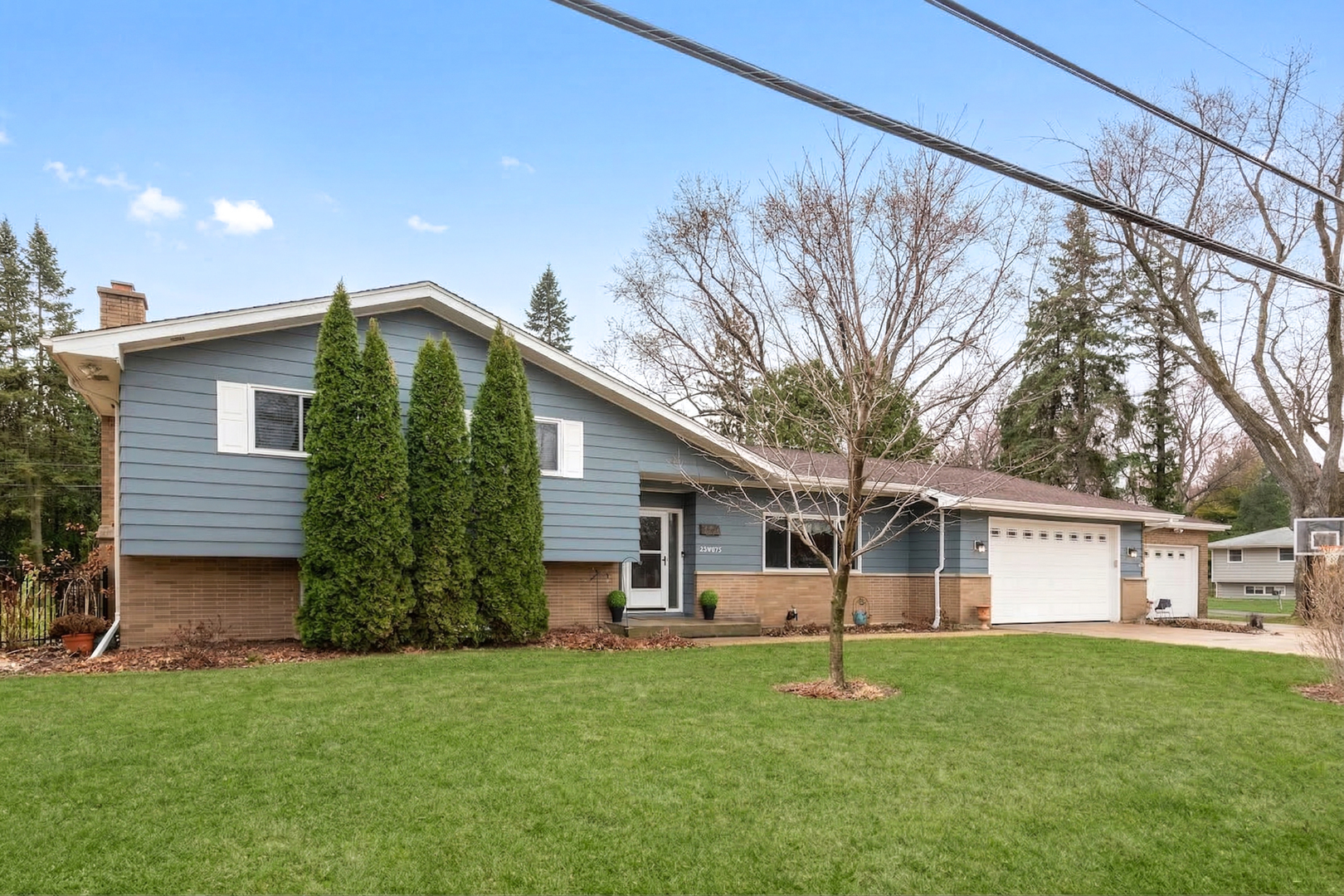 28W075 Aurora Avenue