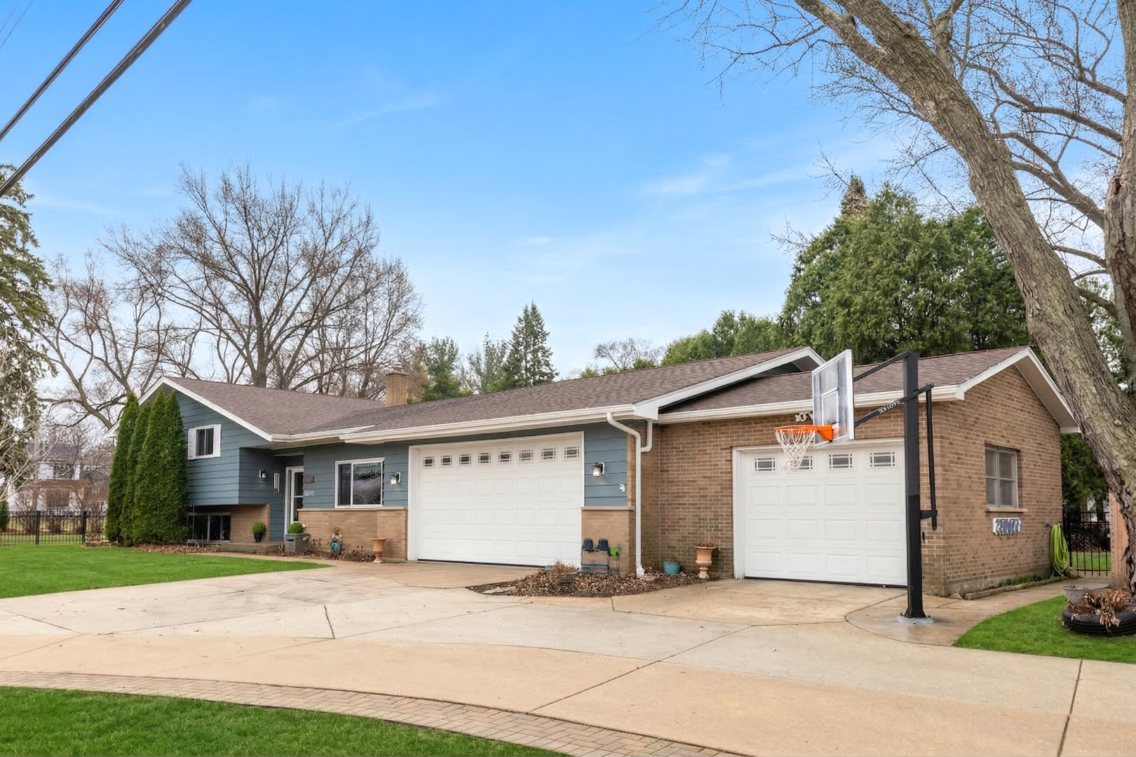 28W075 Aurora Avenue