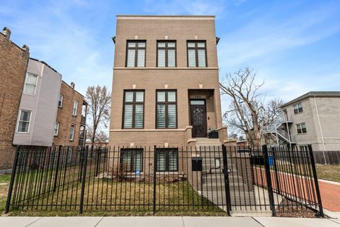 Photo of 700 E 46th Street, Chicago, IL 60653 (MLS # 12603157)