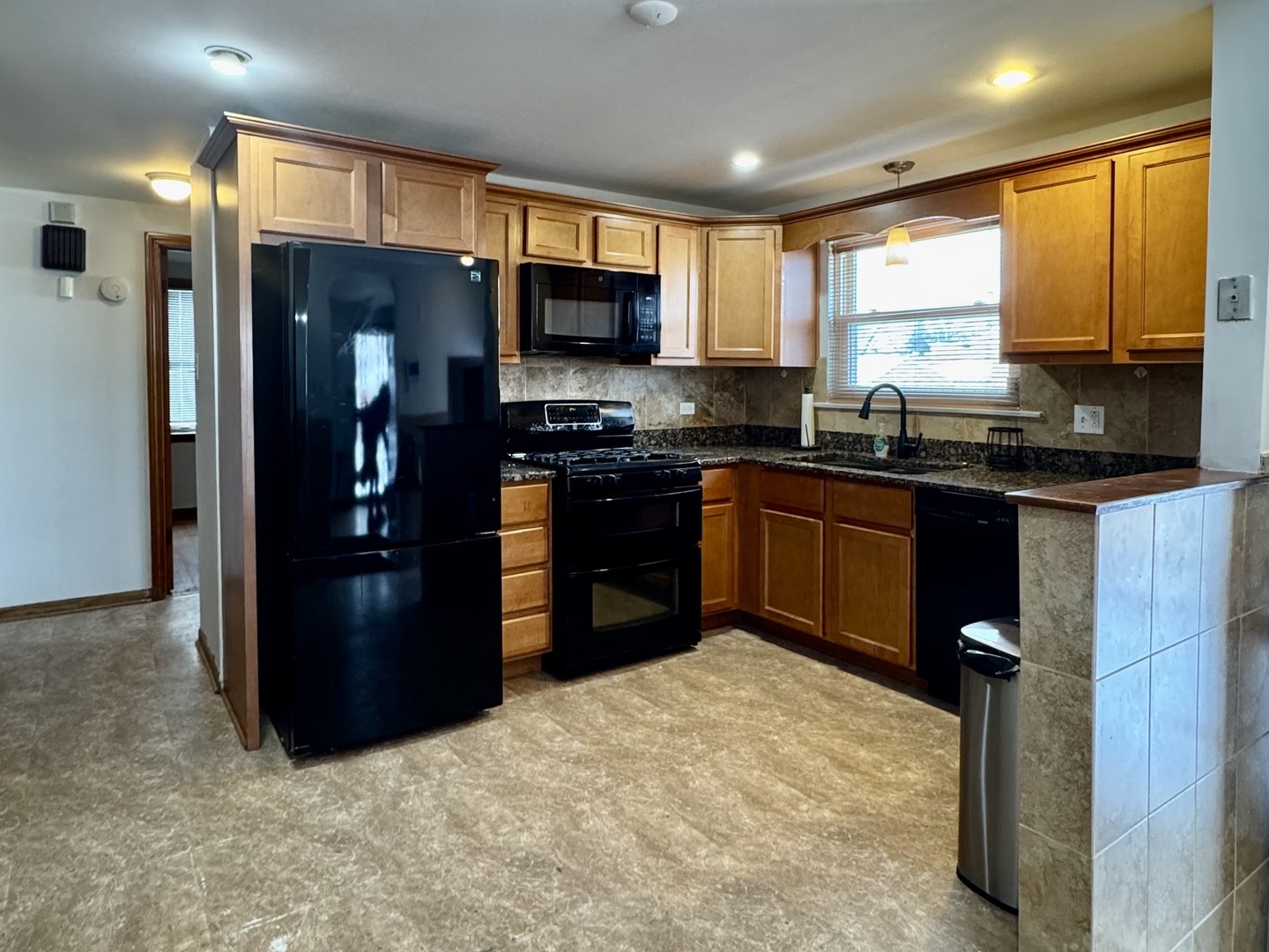 8936 S Oglesby Avenue