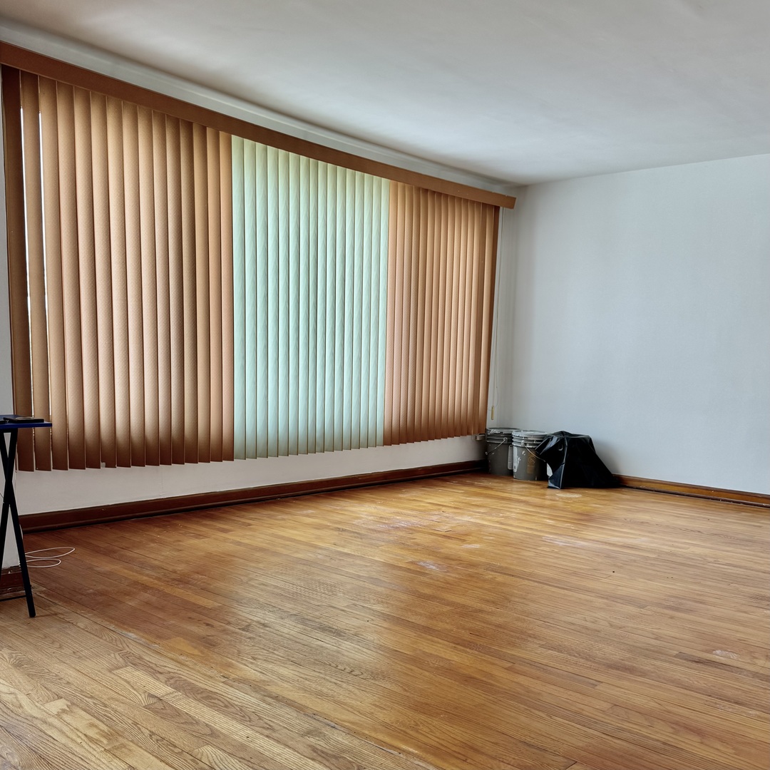 8936 S Oglesby Avenue