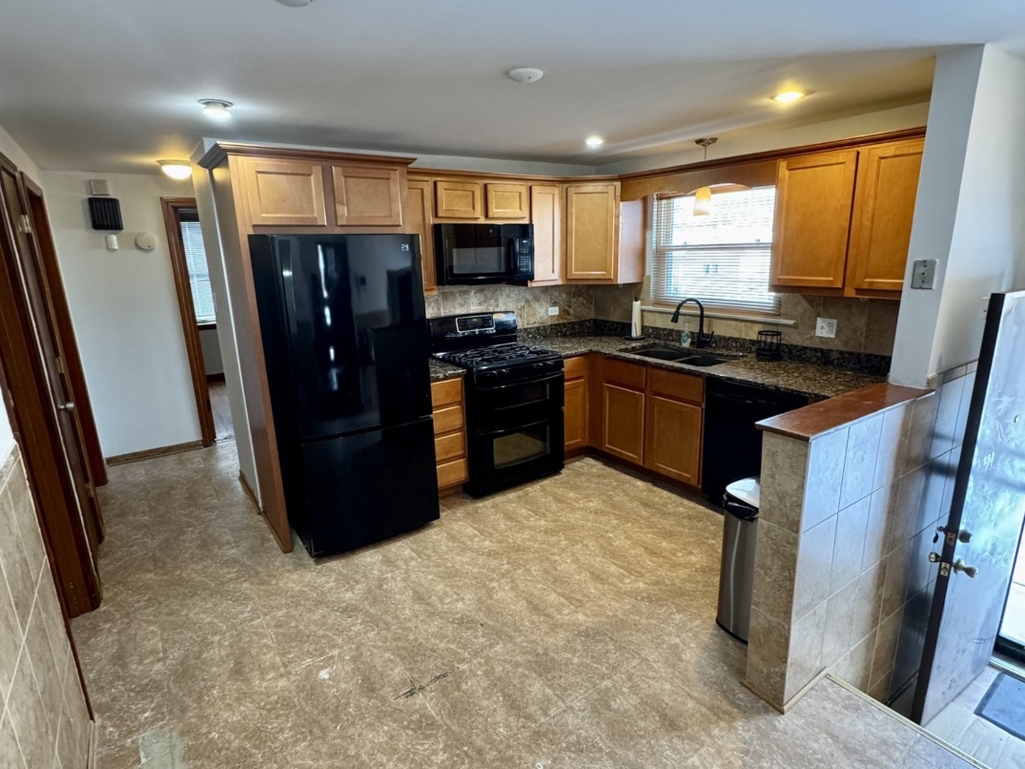 8936 S Oglesby Avenue