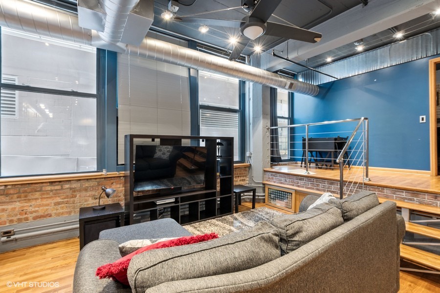 124 W Polk Street 202