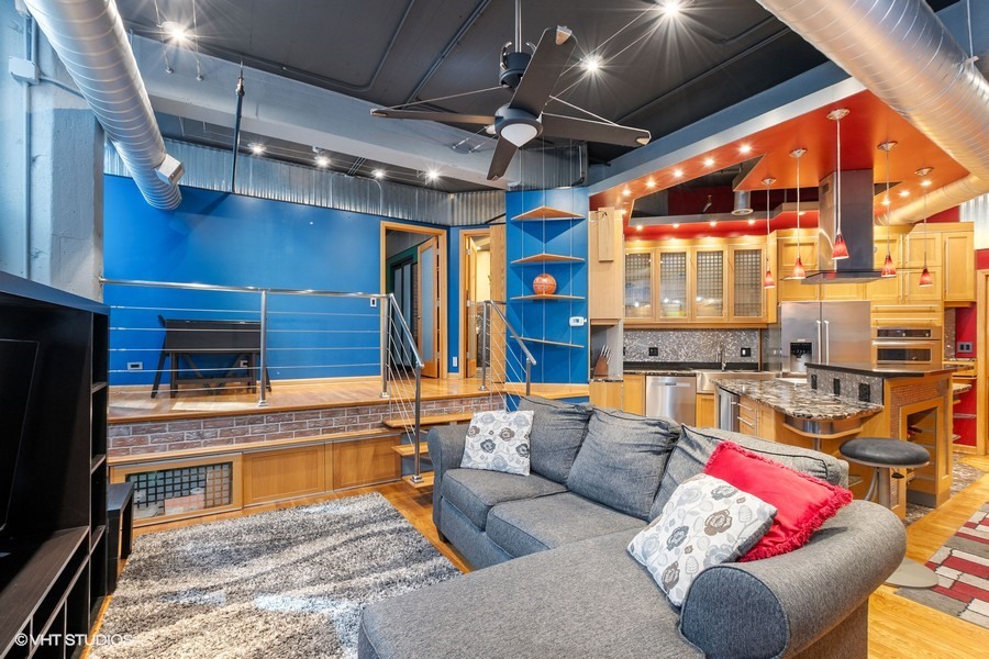 124 W Polk Street 202