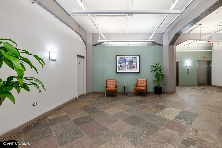 124 W Polk Street 202