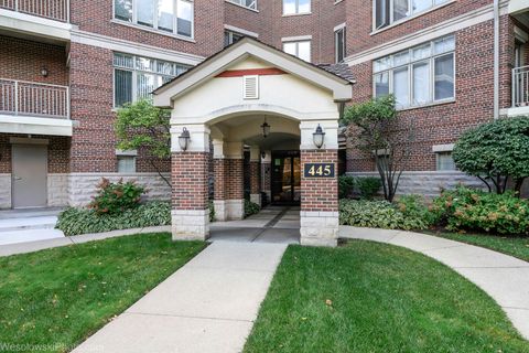 Tiny photo for 445 Village Green Court #301, Lincolnshire, IL 60069 (MLS # 12484782)