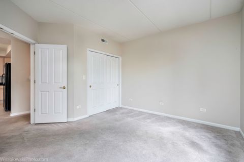 Tiny photo for 445 Village Green Court #301, Lincolnshire, IL 60069 (MLS # 12484782)