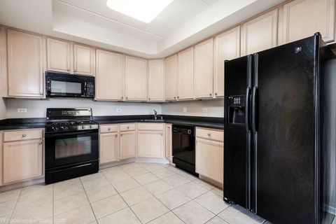 Tiny photo for 445 Village Green Court #301, Lincolnshire, IL 60069 (MLS # 12484782)