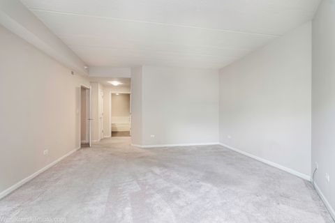 Tiny photo for 445 Village Green Court #301, Lincolnshire, IL 60069 (MLS # 12484782)