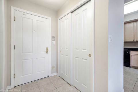 Tiny photo for 445 Village Green Court #301, Lincolnshire, IL 60069 (MLS # 12484782)