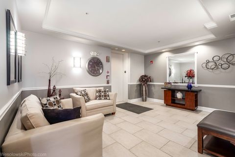 Tiny photo for 445 Village Green Court #301, Lincolnshire, IL 60069 (MLS # 12484782)