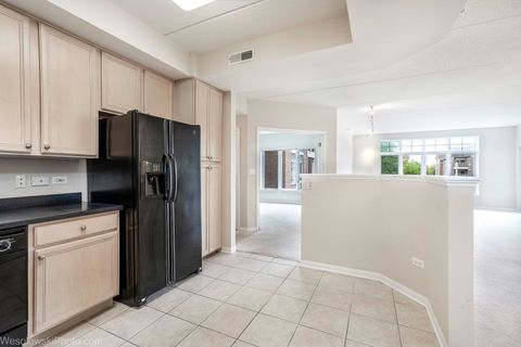 Tiny photo for 445 Village Green Court #301, Lincolnshire, IL 60069 (MLS # 12484782)