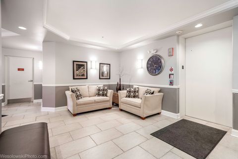 Tiny photo for 445 Village Green Court #301, Lincolnshire, IL 60069 (MLS # 12484782)