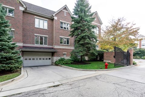 Tiny photo for 445 Village Green Court #301, Lincolnshire, IL 60069 (MLS # 12484782)