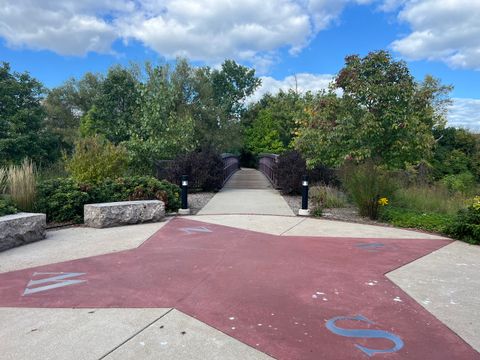 Tiny photo for 445 Village Green Court #301, Lincolnshire, IL 60069 (MLS # 12484782)