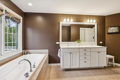Tiny photo for 676 Framingham Court, Gurnee, IL 60031 (MLS # 12606661)
