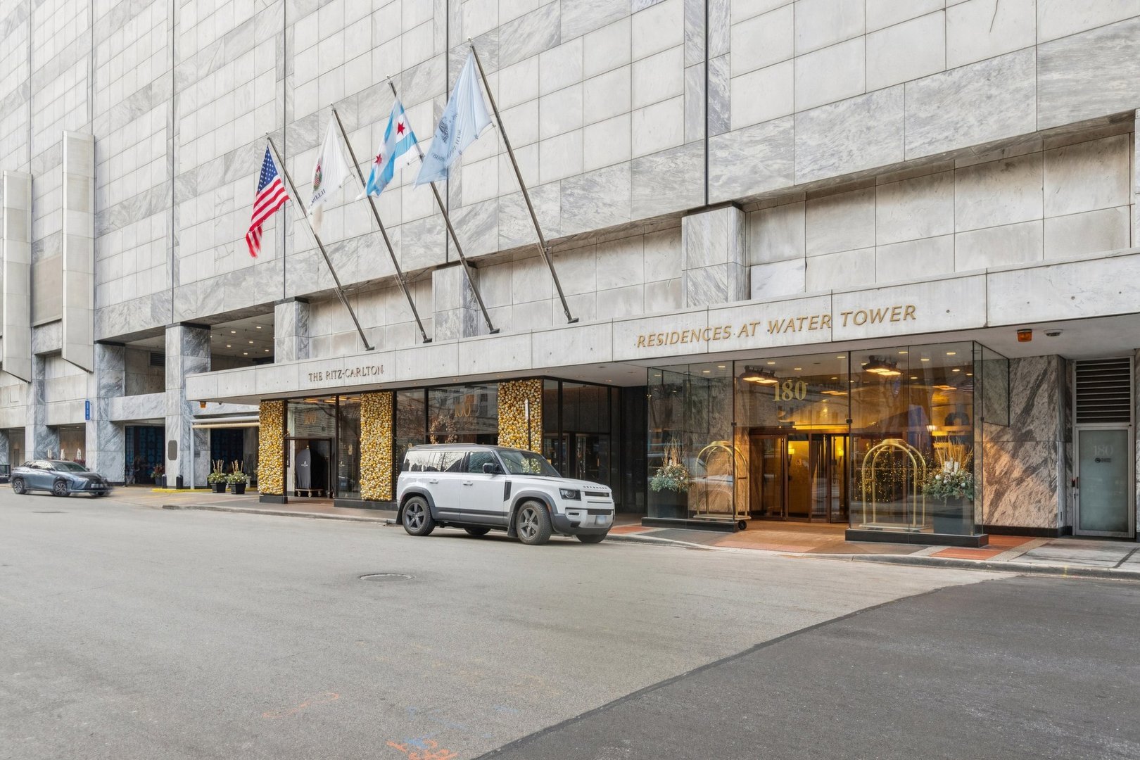 180 E PEARSON Street 4202