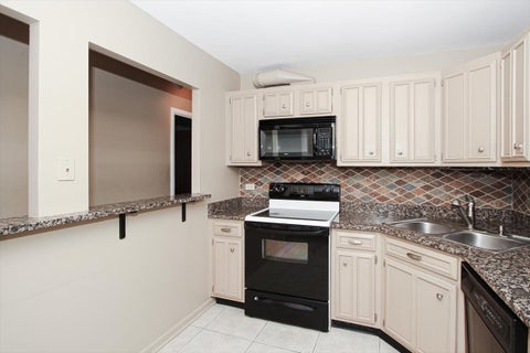 Tiny photo for 2000 Saint Regis Drive #6J, Lombard, IL 60148 (MLS # 12798077)