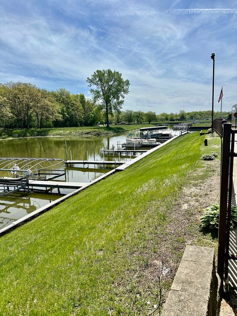 Tiny photo for 40 Bermuda Colony #3, Fox Lake, IL 60020 (MLS # 12692125)