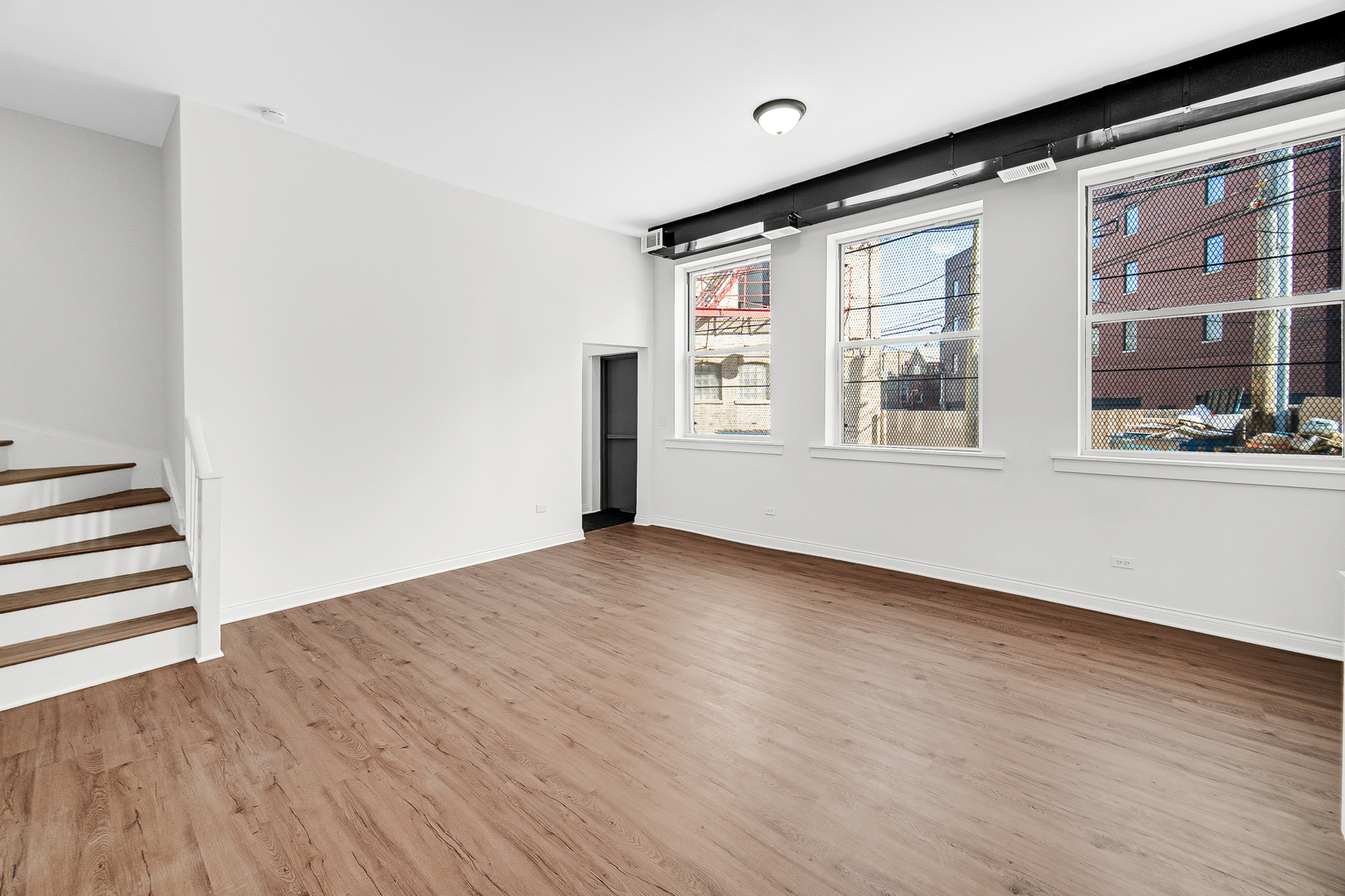 1225 N Milwaukee Avenue R