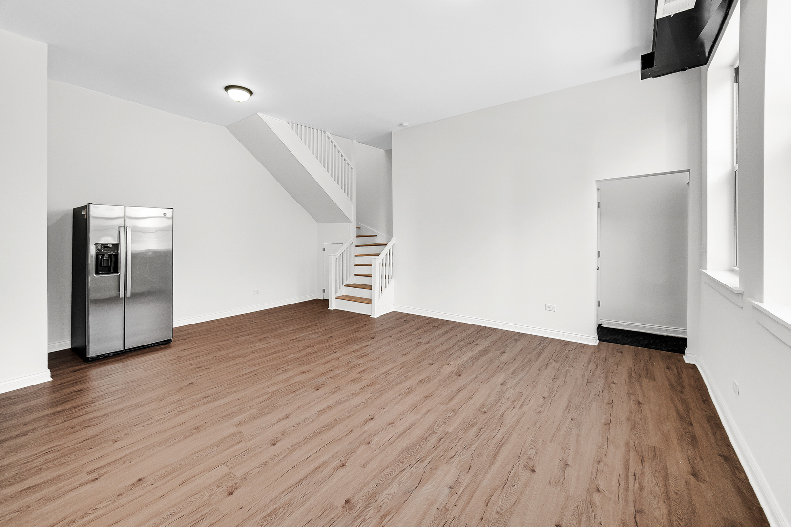 1225 N Milwaukee Avenue R