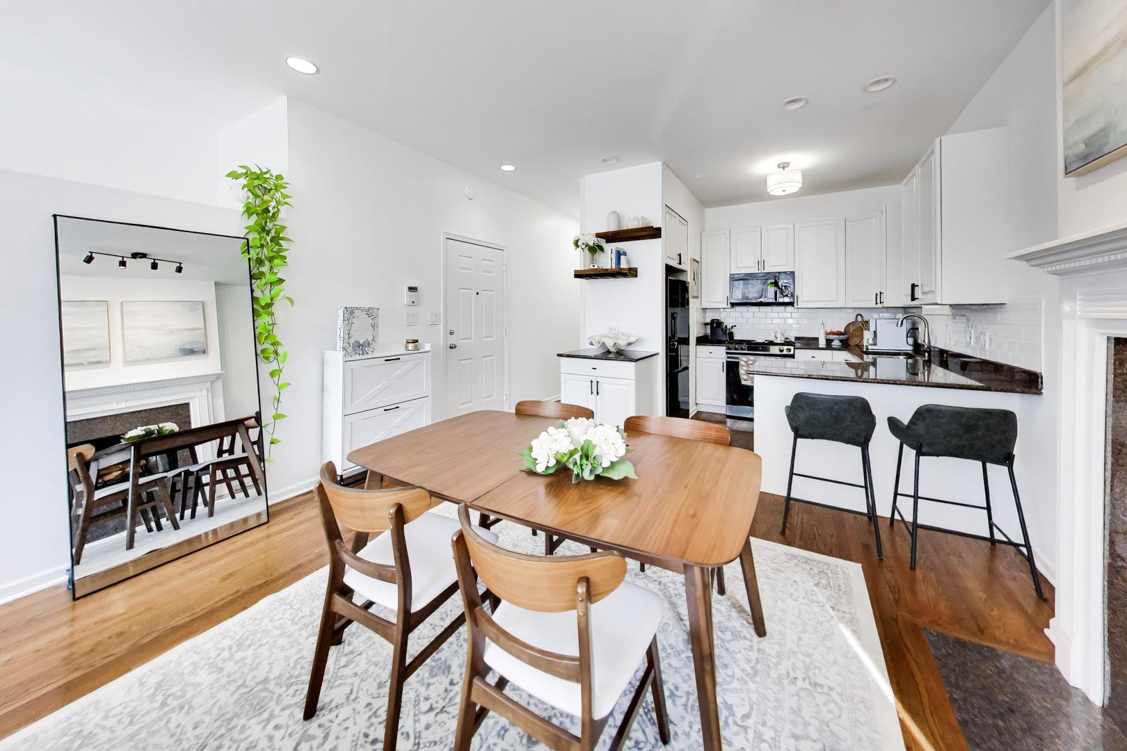 831 N Hermitage Avenue 2