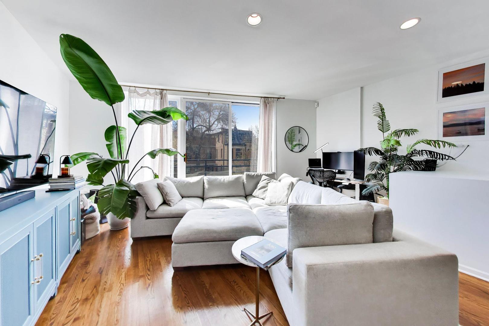 831 N Hermitage Avenue 2