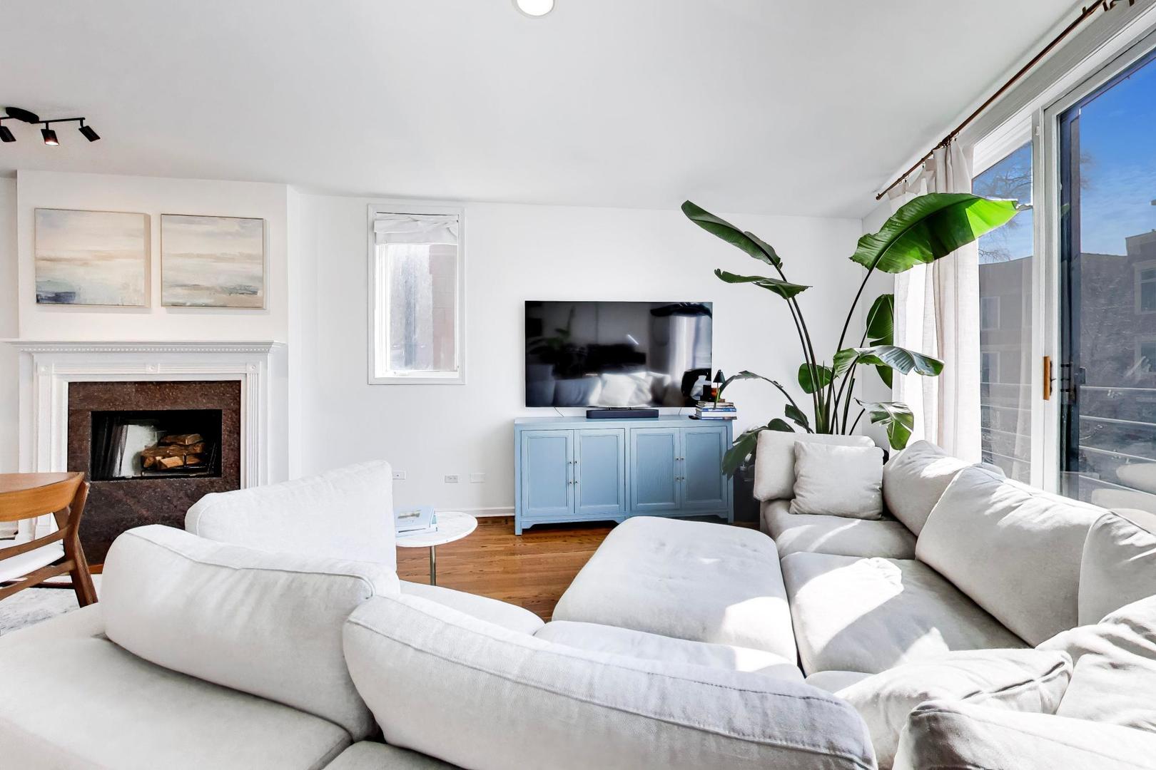 831 N Hermitage Avenue 2