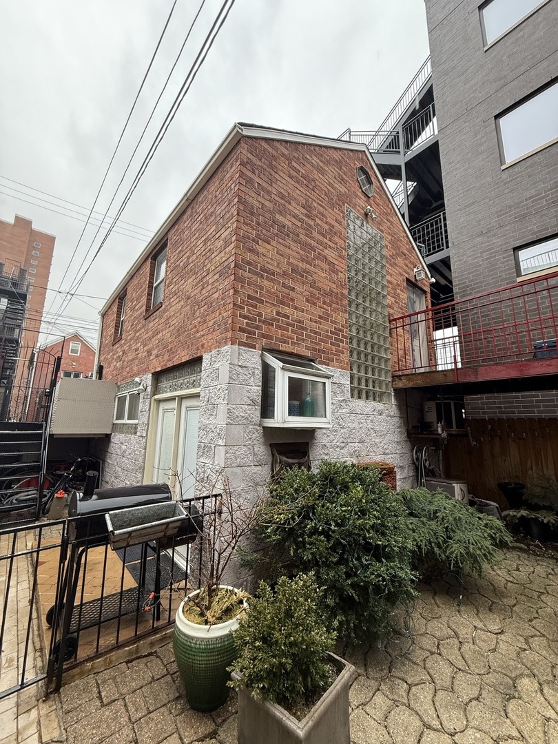 1423 W Walton Street CH