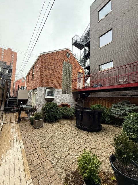 1423 W Walton Street CH Chicago IL 60642