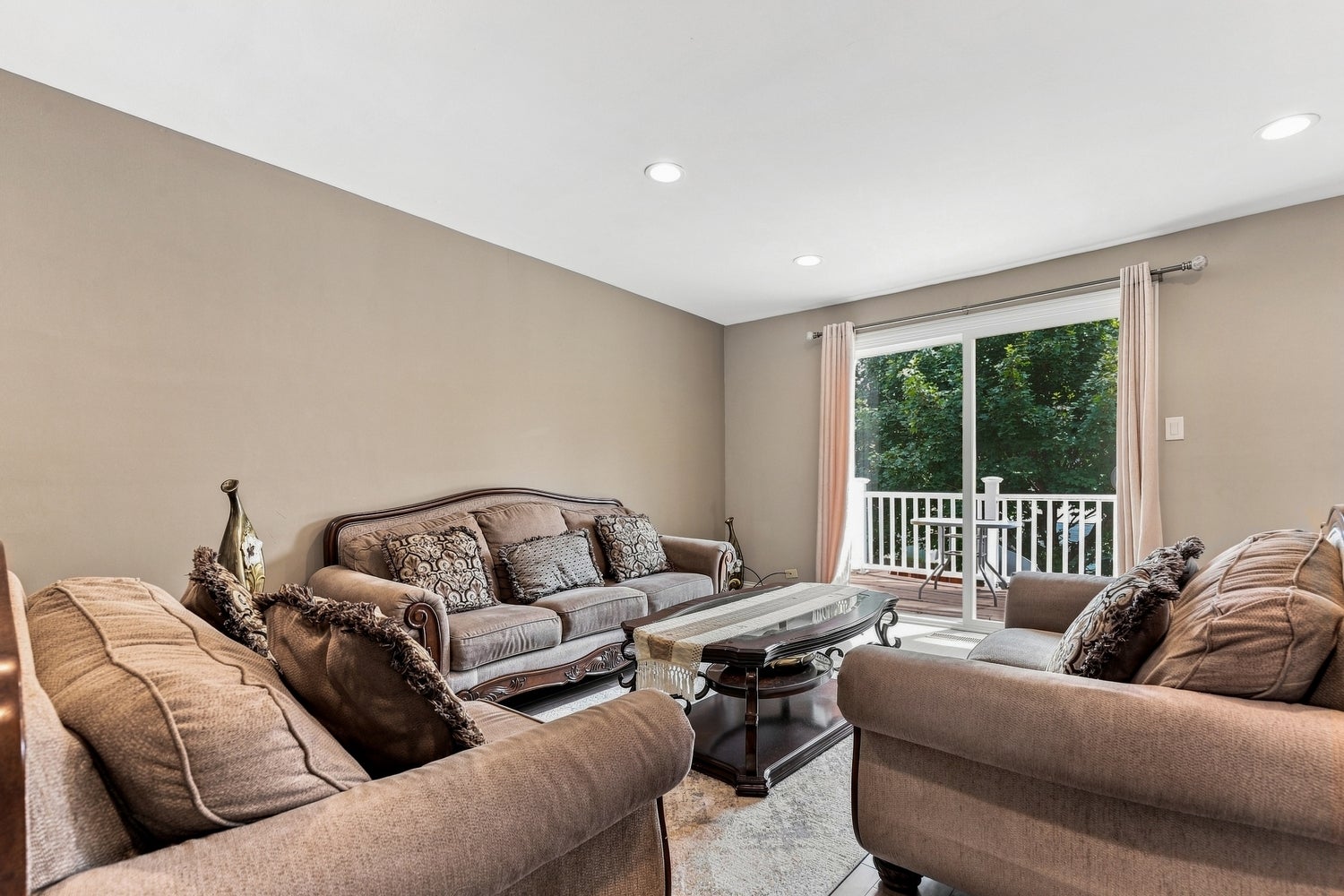 6829 Winston Drive