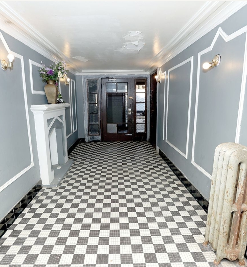 7712 S Ridgeland Avenue