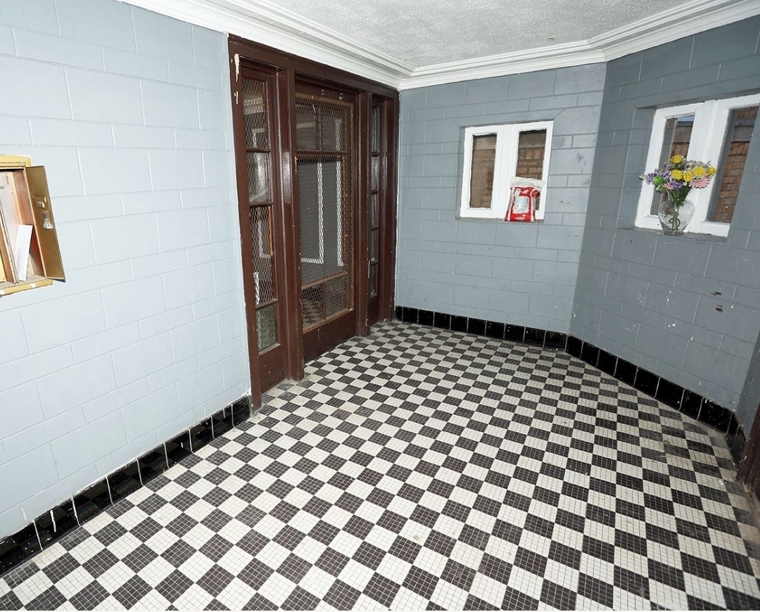 7712 S Ridgeland Avenue