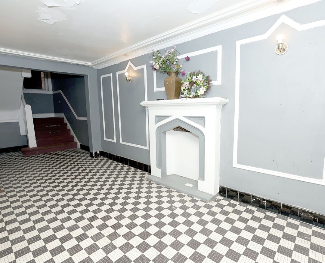 7712 S Ridgeland Avenue