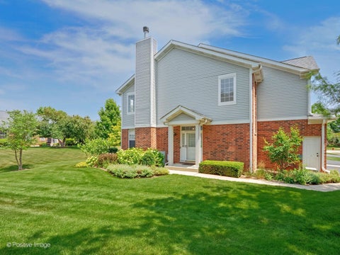 Tiny photo for 129 Chestnut Hills Circle #129, Burr Ridge, IL 60527 (MLS # 12664475)