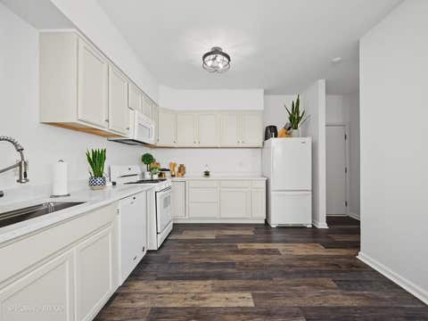 Tiny photo for 129 Chestnut Hills Circle #129, Burr Ridge, IL 60527 (MLS # 12664475)