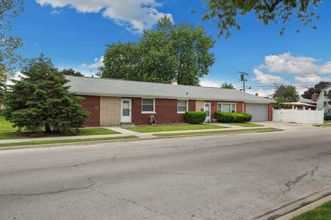 Photo of 8900 S Utica Avenue, Evergreen Park, IL 60805 (MLS # 12684324)