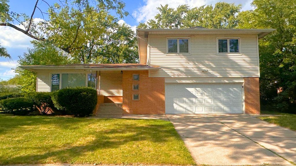 Photo for 159 Pleasant Drive, Chicago Heights, IL 60411 (MLS # 12497030)