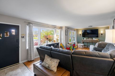 Tiny photo for 5010 N Westwood Drive, McHenry, IL 60051 (MLS # 12542485)