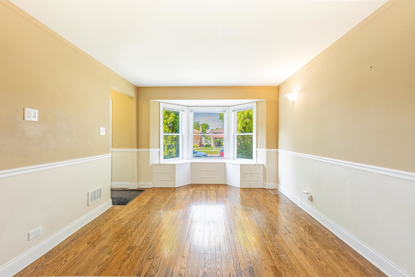 3923 W 83rd Place