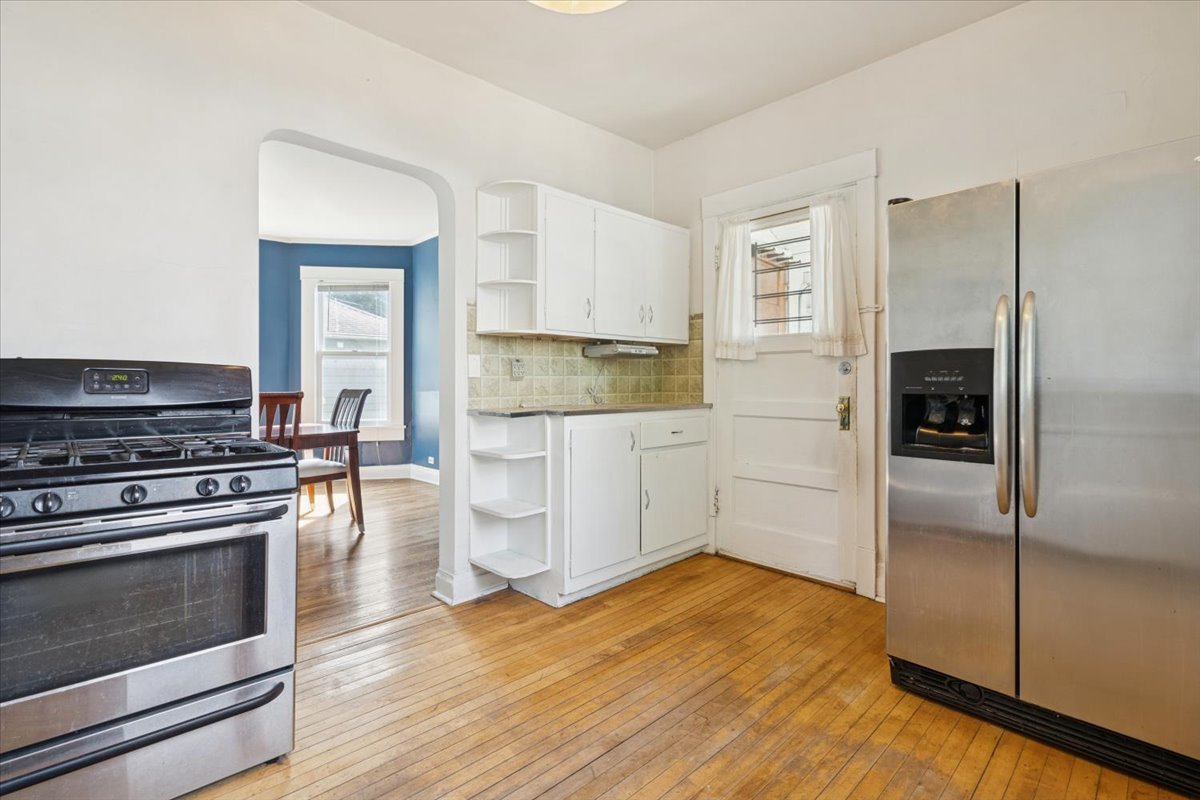 Berwyn, Illinois 60402, United States, 3 Bedrooms Bedrooms, ,1 BathroomBathrooms,Residential,Active,221824