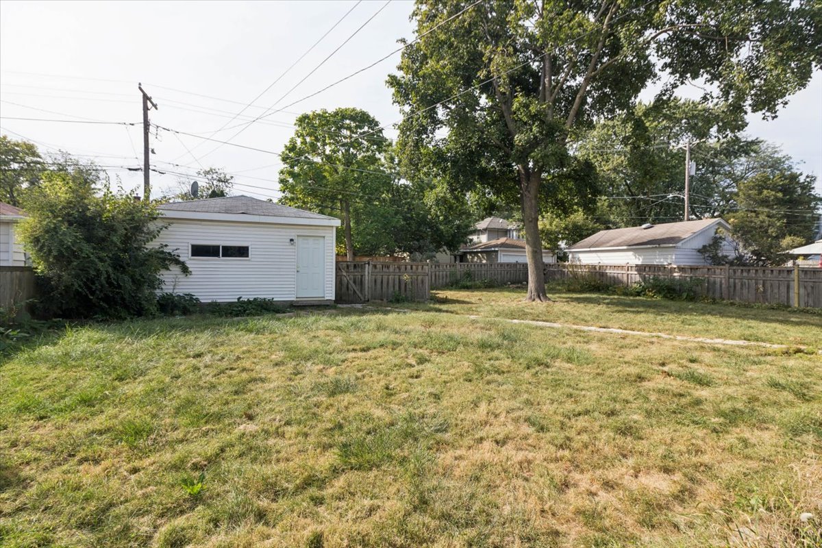 Berwyn, Illinois 60402, United States, 3 Bedrooms Bedrooms, ,1 BathroomBathrooms,Residential,Active,221824