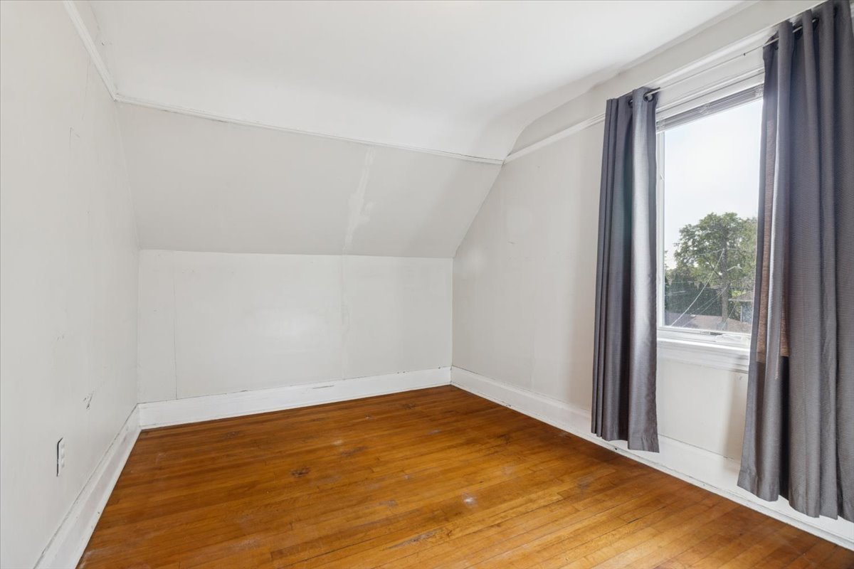 Berwyn, Illinois 60402, United States, 3 Bedrooms Bedrooms, ,1 BathroomBathrooms,Residential,Active,221824