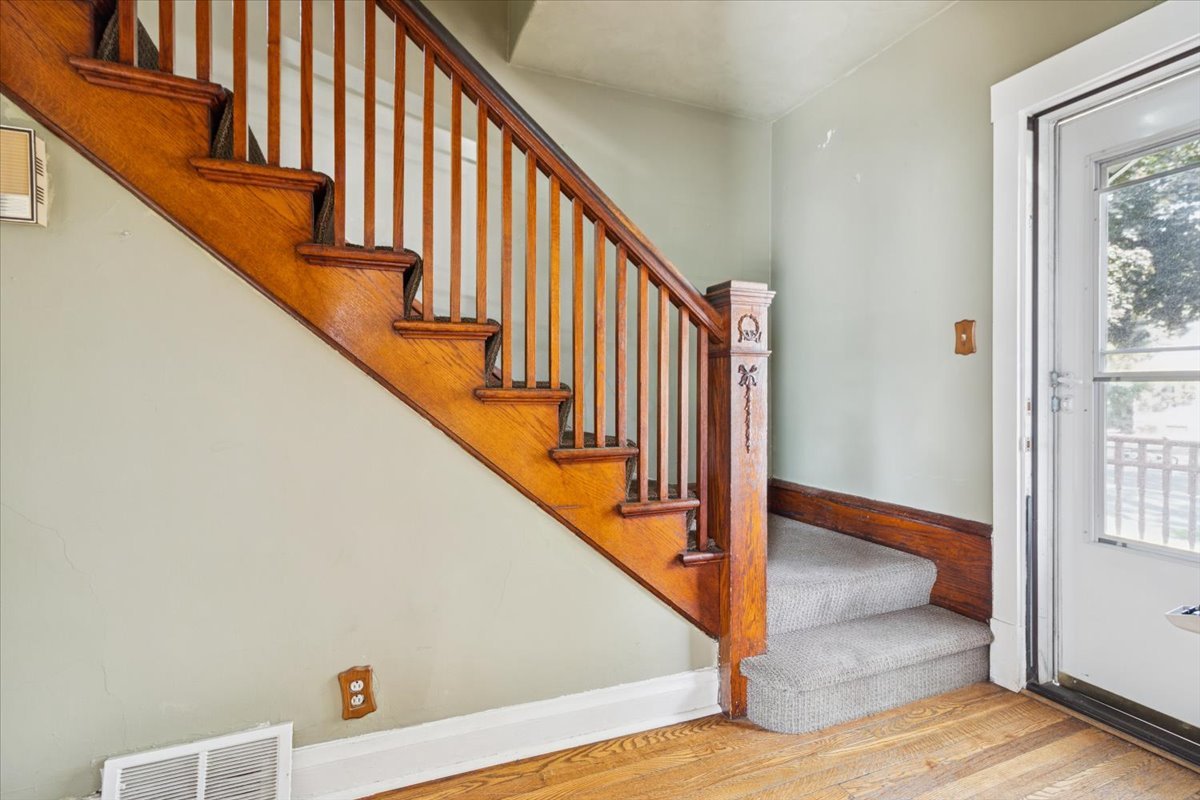 Berwyn, Illinois 60402, United States, 3 Bedrooms Bedrooms, ,1 BathroomBathrooms,Residential,Active,221824