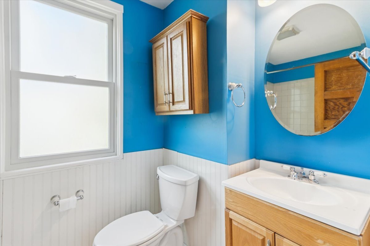 Berwyn, Illinois 60402, United States, 3 Bedrooms Bedrooms, ,1 BathroomBathrooms,Residential,Active,221824