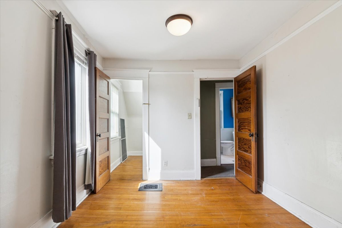 Berwyn, Illinois 60402, United States, 3 Bedrooms Bedrooms, ,1 BathroomBathrooms,Residential,Active,221824