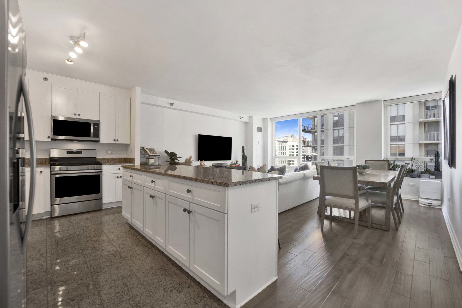 33 W ONTARIO Street 21H