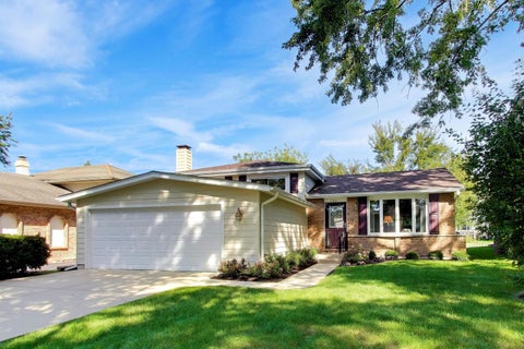 Photo of 1411 E wilson Avenue, Wheaton, IL 60189 (MLS # 12774351)