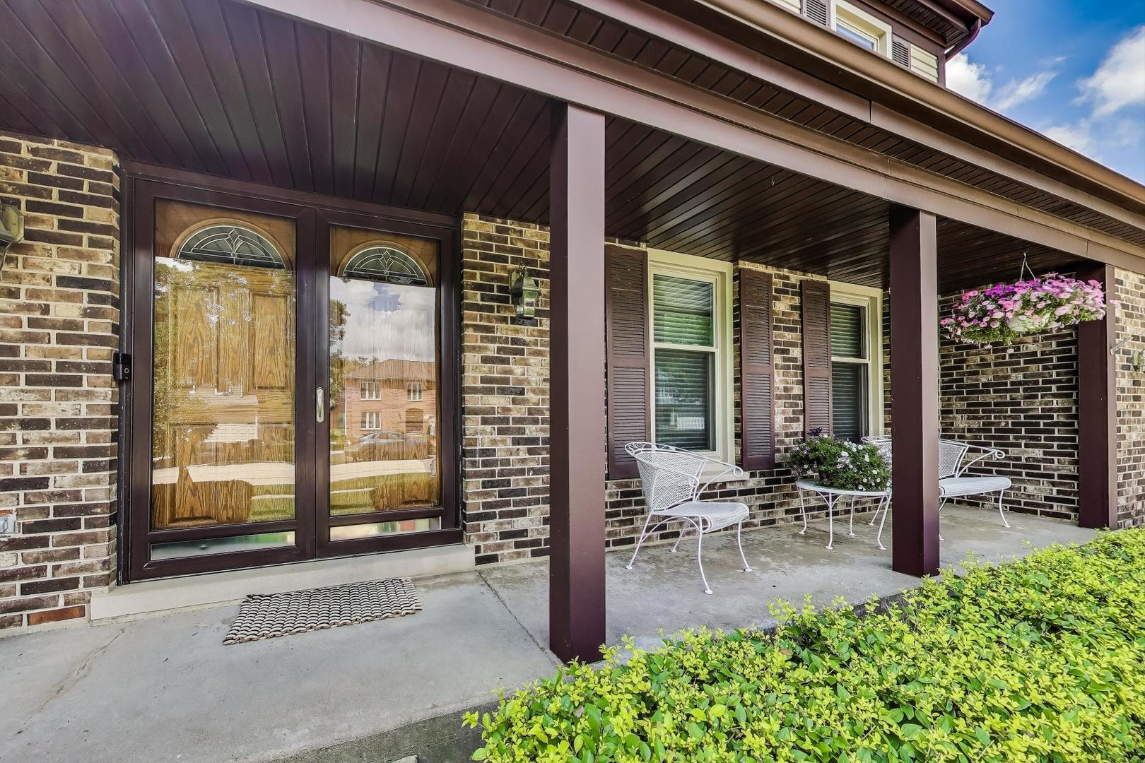 715 W Whiting Lane