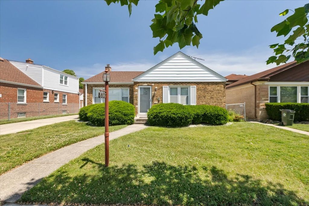 Photo for 8841 Menard Avenue, Morton Grove, IL 60053 (MLS # 12495326)